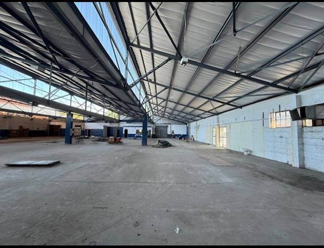 1,500M² WAREHOUSE TO LET IN CLAREMONT